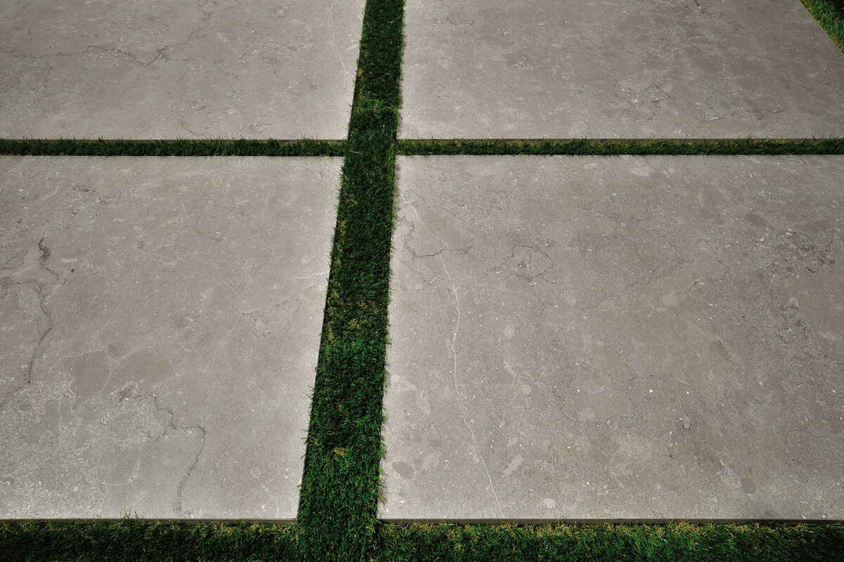 Piastrelle-da-esterno_Ceramiche-Coem_Lagos_Light-Grey-gresX2-604x906-1