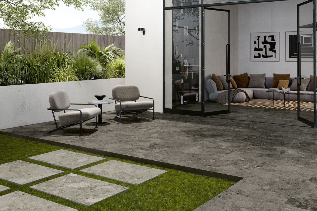 Piastrelle-da-esterno_Ceramiche-Coem_Sassiepietre_Grigio-Scuro-604x604-Grigio-GresX2-604x906-1