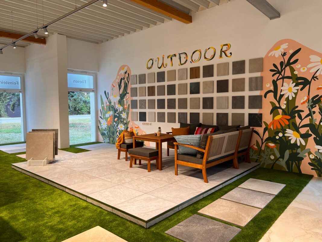 Outdoor-Ausstellung mit Terrassenplatten im Keravin Schauraum