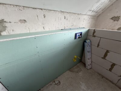 Fachgerechte Vorbereitung eines Badezimmers vor der Fliesenverlegung