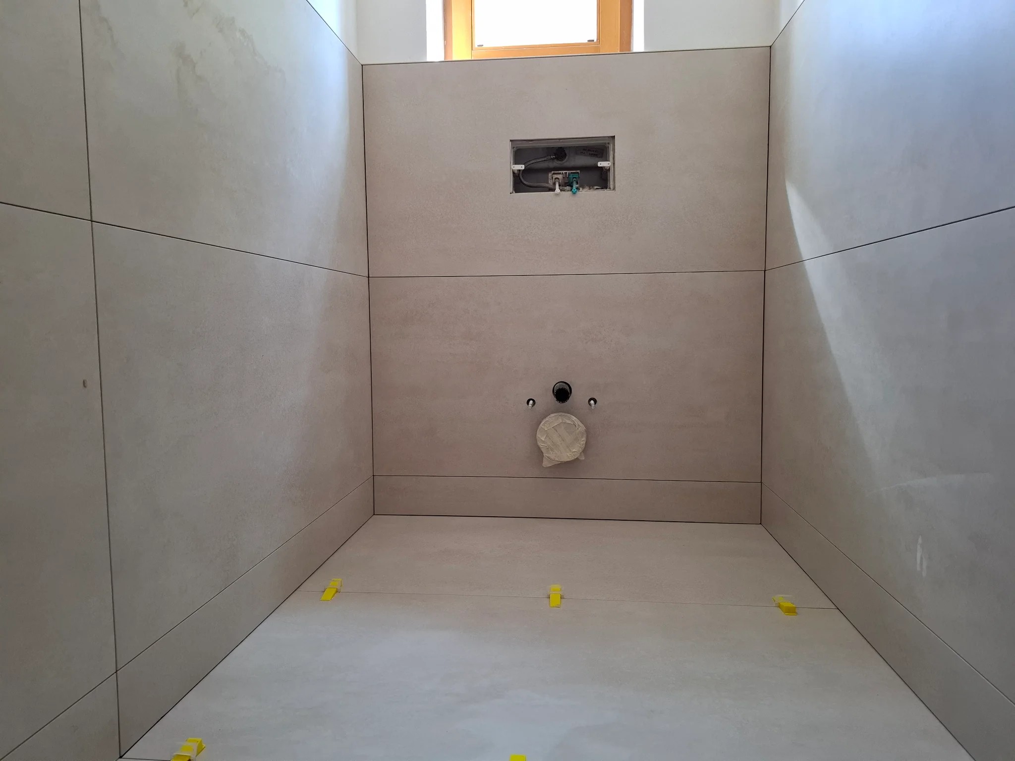 WC mit FAP Ylico Sand im Format 60 mal 120 Zentimeter