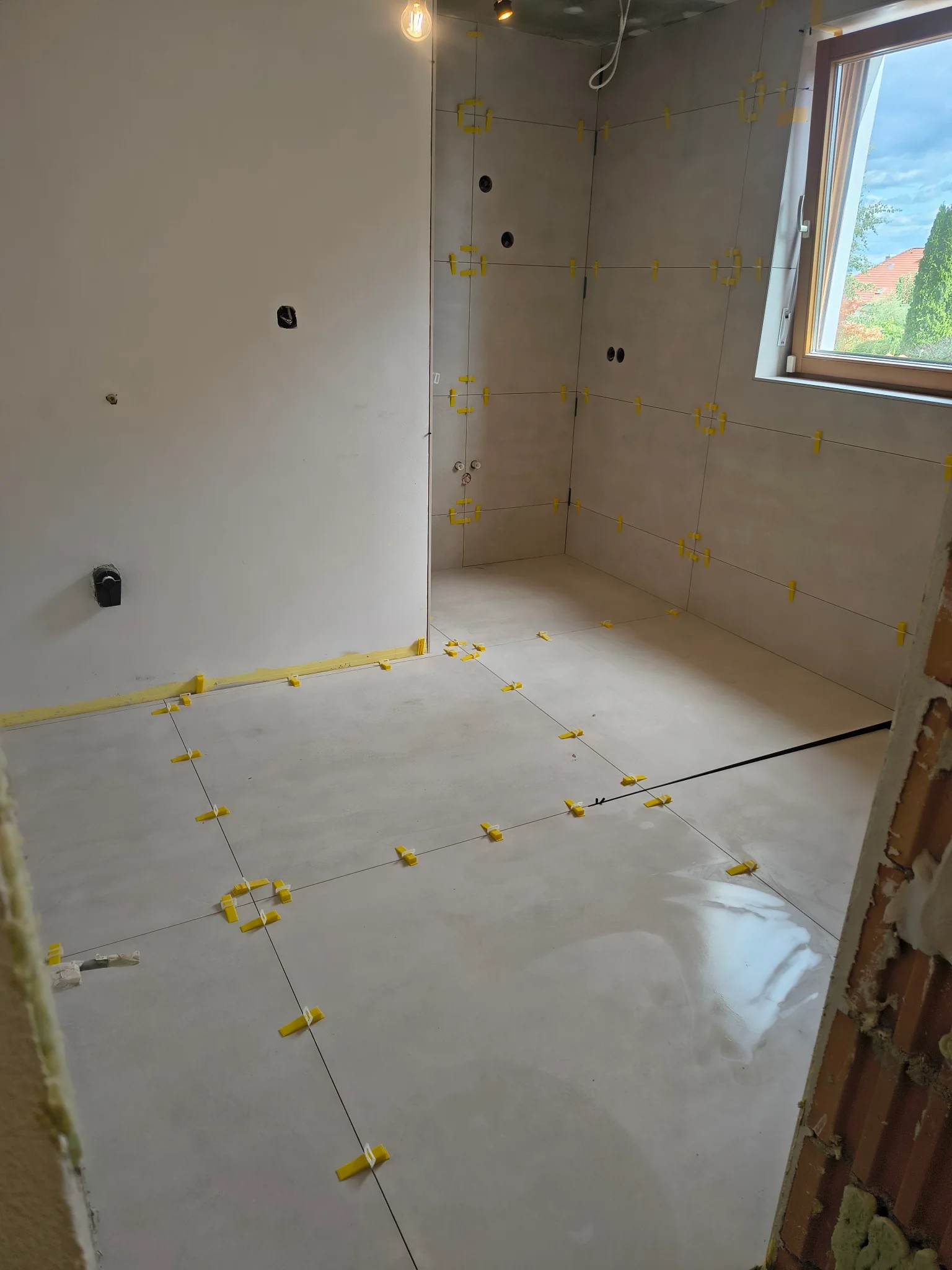 Bodenfliesen 120 mal 120 Zentimeter FAP Ylico Sand im Badezimmer